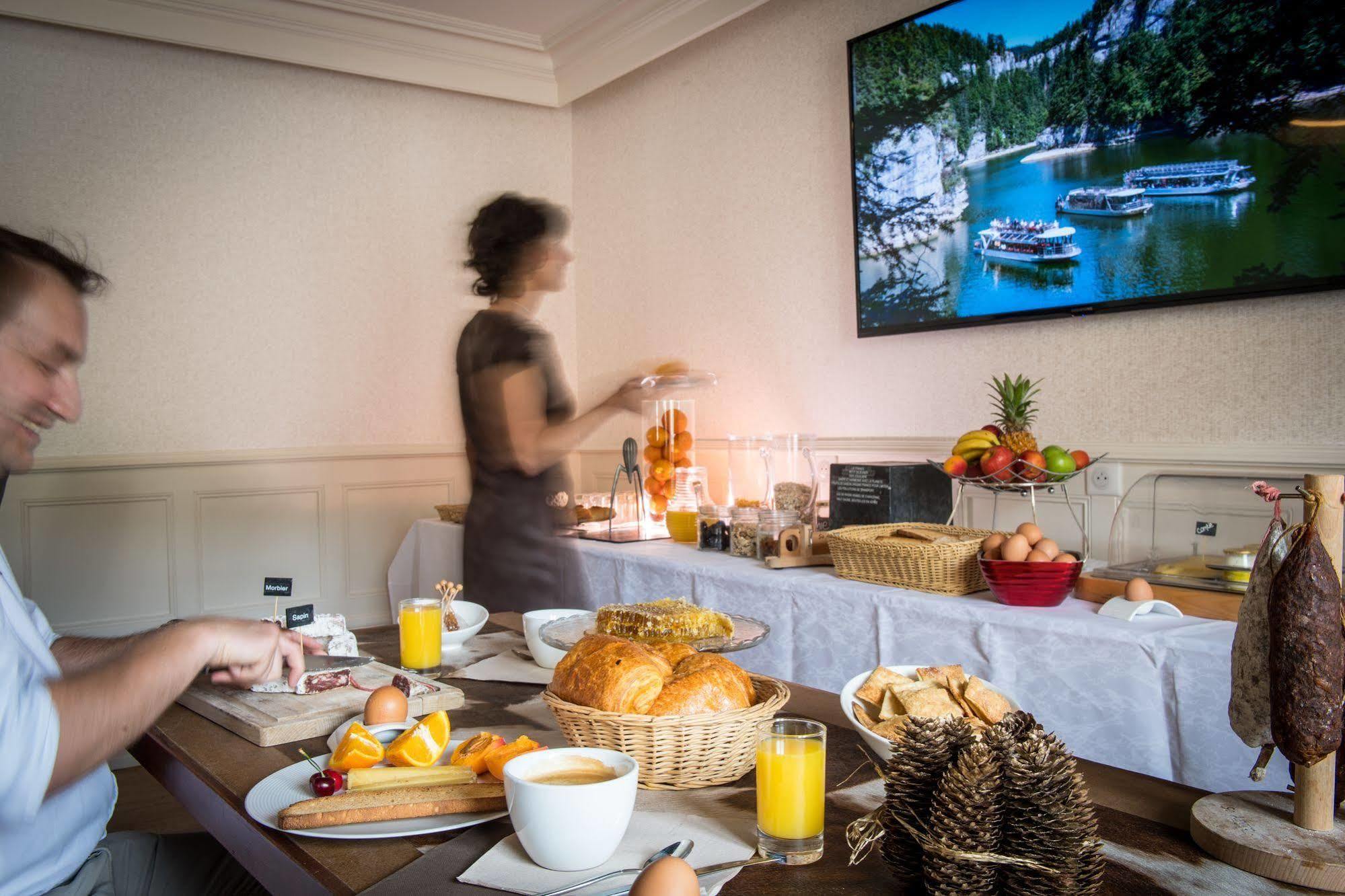 Logis Hotel Le France Villers-le-Lac Εξωτερικό φωτογραφία